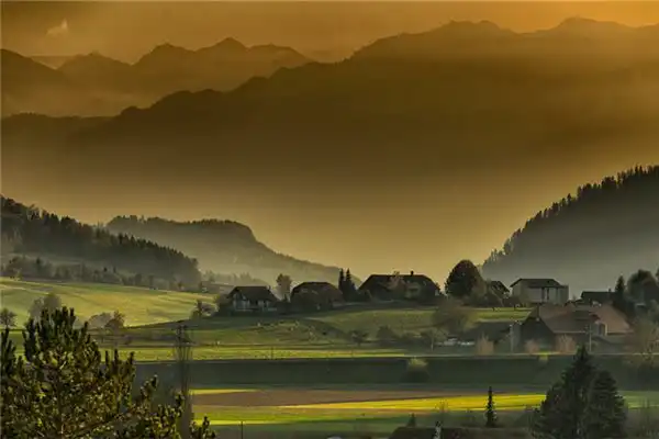 好將心地力耕耘,彼此山頭總是墳,陰地不如心地好