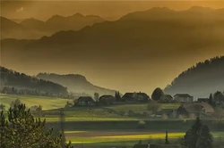 好將心地力耕耘,彼此山頭總是墳,陰地不如心地好